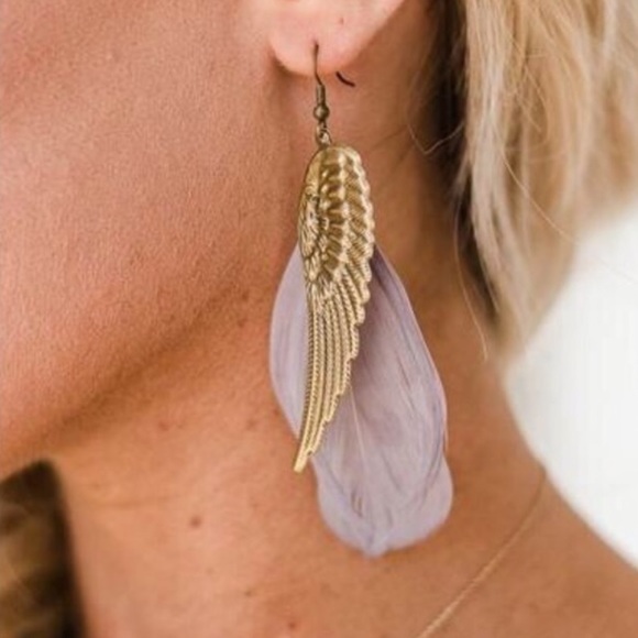 SOLD!!! THREE BIRD NEST BOHO GREY FEATHER EARRINGS - Picture 1 of 2